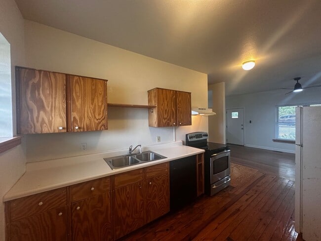 Building Photo - 1534 S Gadsden St