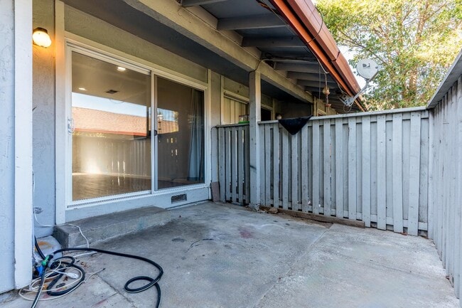 Building Photo - 101 Villa Cir
