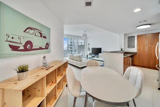 Building Photo - 300 S Biscayne Blvd