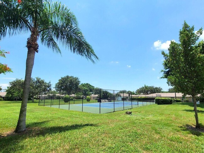 Building Photo - 8836 Belle Aire Dr