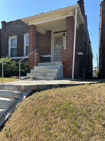 Building Photo - 4890 Margaretta Ave