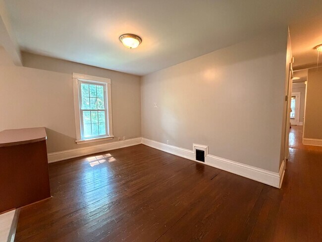 Building Photo - 162-164 Grand Ave NE