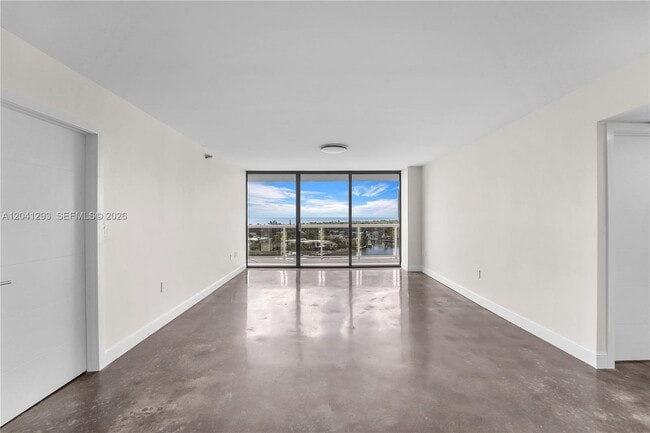Building Photo - 20515 E Country Club Dr