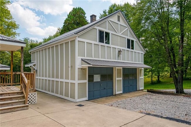 Building Photo - 492 Center Grange Rd