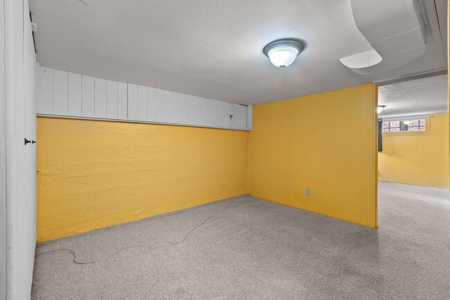 Building Photo - 3bd/1.75ba Seattle Home