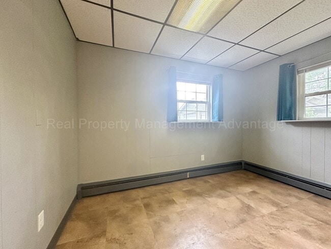 Building Photo - 574 Ardmore Dr