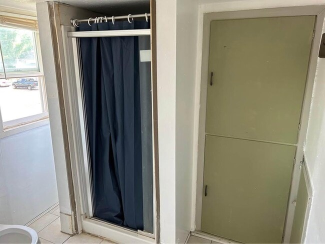 Building Photo - 304 N Wilson St