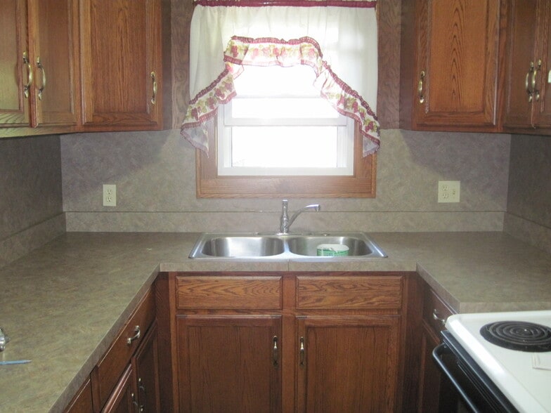 Kitchen 1 - 1520 Front St
