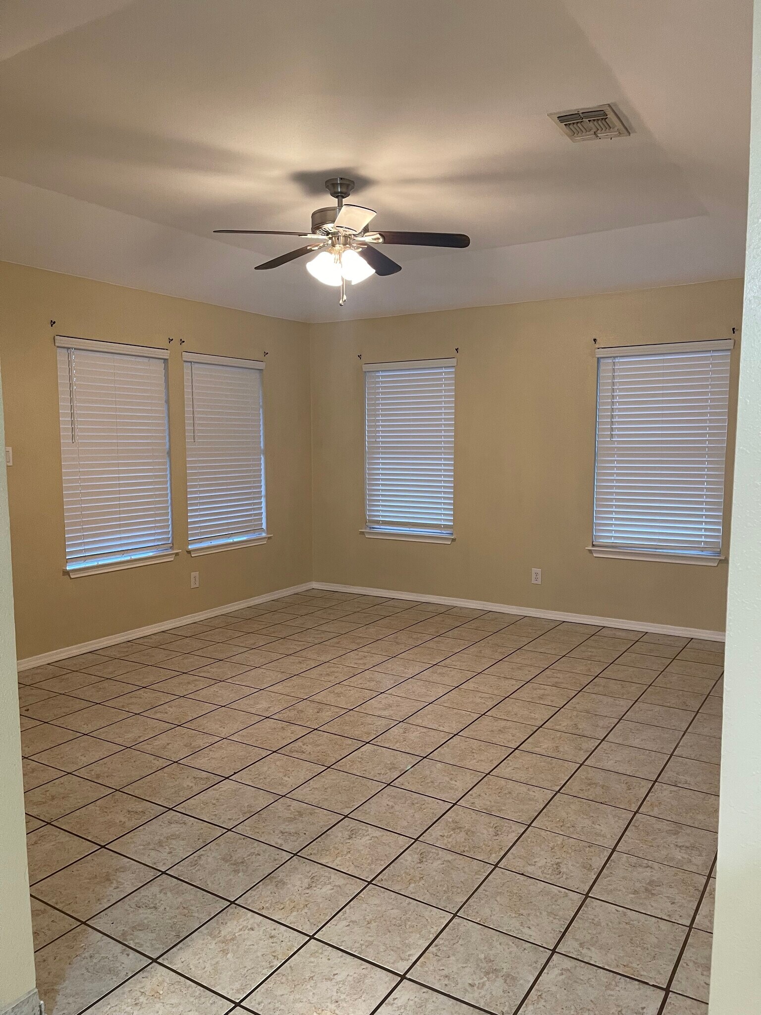 Living Room - 2427 Wescott Ave