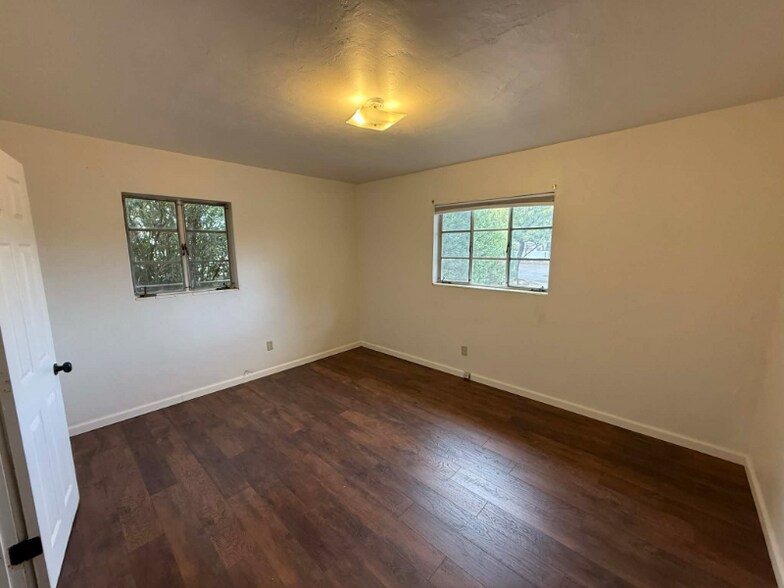 Building Photo - 929 S 4th Ave