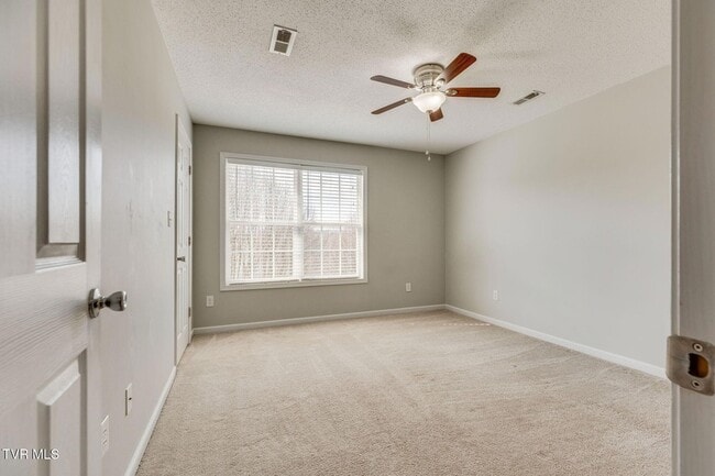 Building Photo - 119 Amanda Ln