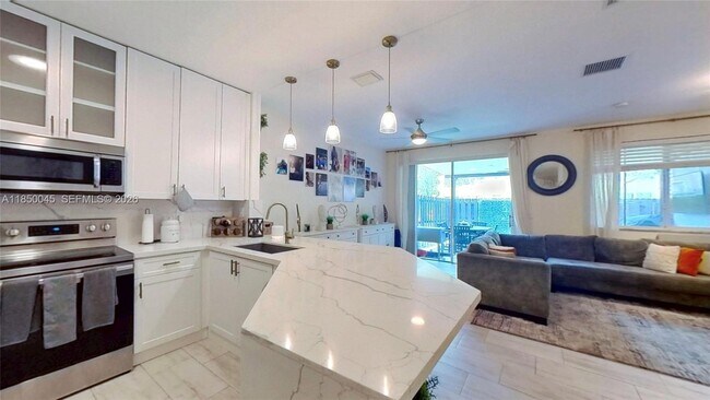 Building Photo - 1420 SE 26th Ave