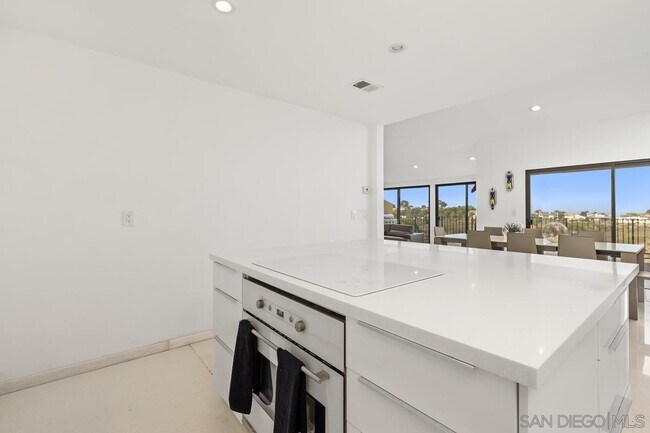 Building Photo - 6423 Caminito Aronimink