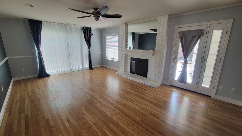 Building Photo - 3024 N Oceanview St