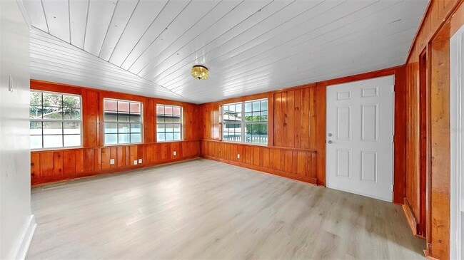 Building Photo - 1005 45th St W