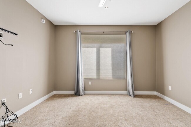 Building Photo - 4805 N Woodmere Fairway