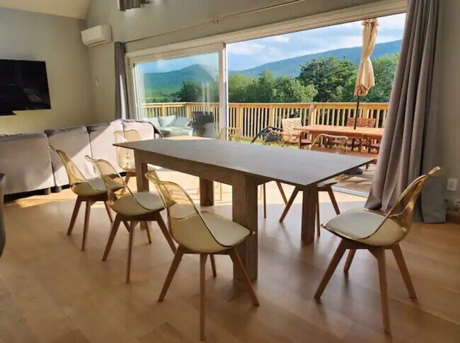 Building Photo - Luxury 5-Bedroom Retreat on 6.5 Acres — Furnished or Unfurnished — Flexible Lease