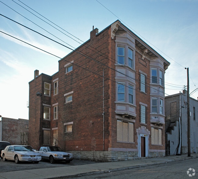 Building Photo - 2504 Chatham St