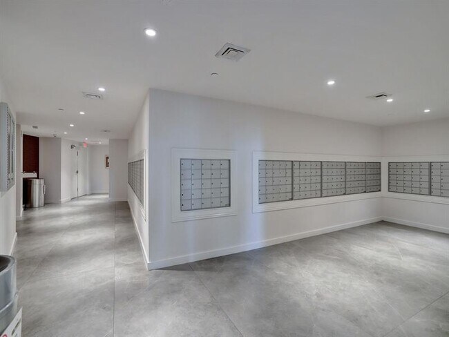 Building Photo - 350 S Miami Ave