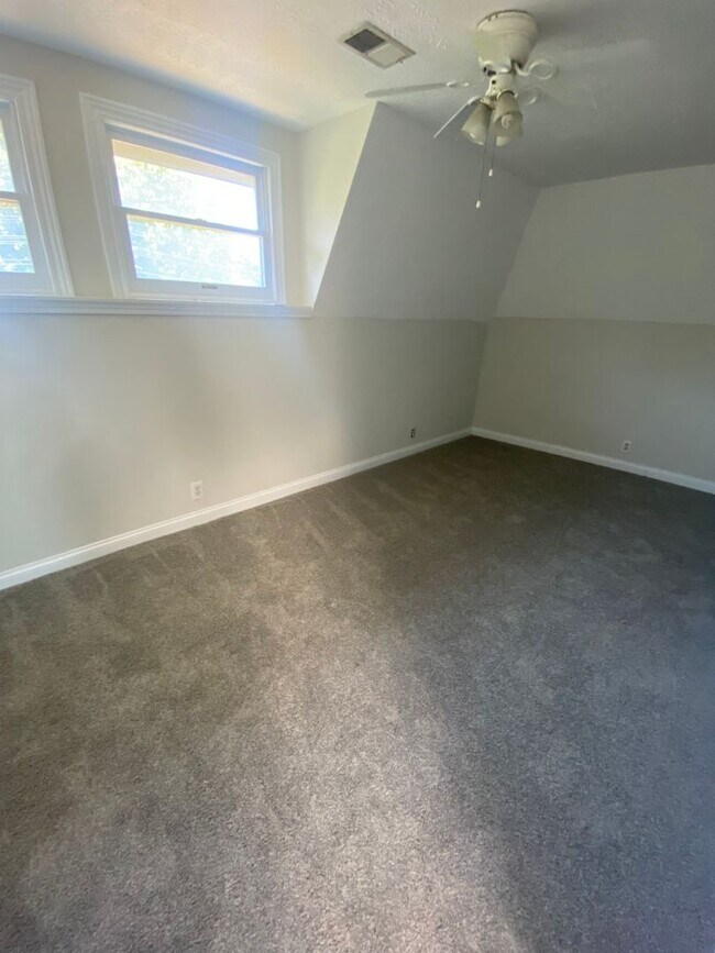 Building Photo - 1708
