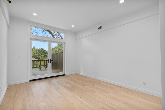 Building Photo - 3bd/2.5ba Seattle House
