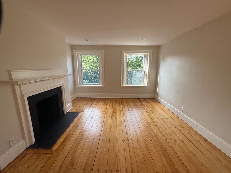 Building Photo - 1726 Beacon St