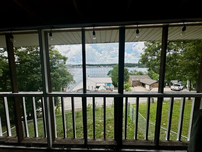 Building Photo - 4 Bedroom House with Lake views!