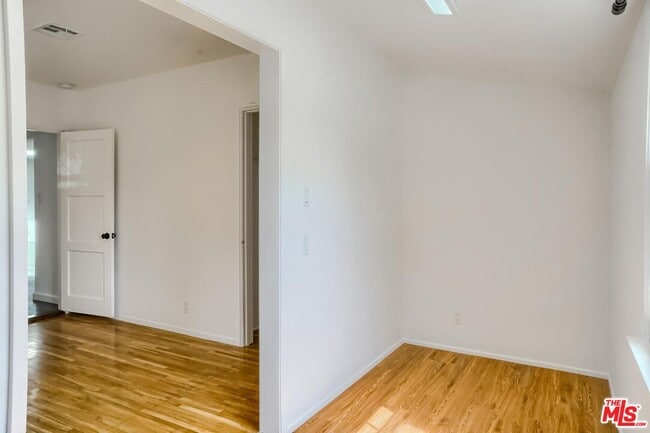 Building Photo - 2356 Pelham Ave