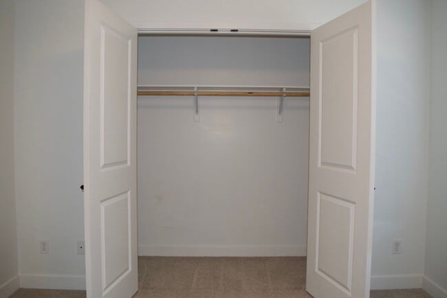 Building Photo - Modern 3 Bed 2 Bath House in Willow Falls!