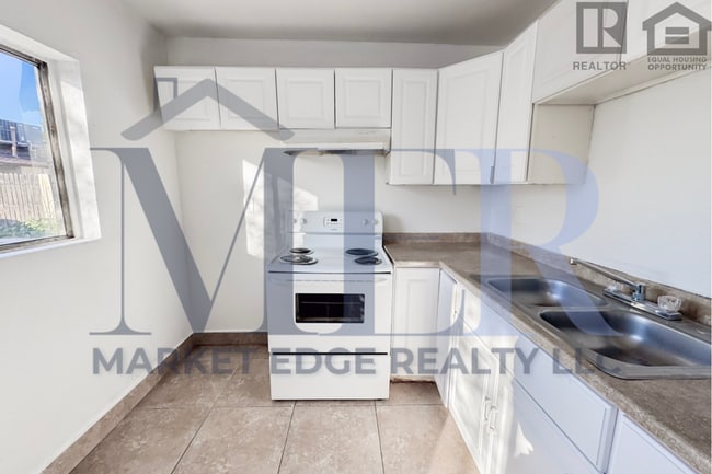 Building Photo - 1Bed/1Bath Apt at 16th St/Thomas Rd! NO CREDIT, NO BACKGROUND, NO RENTAL HISTORY CHECK!