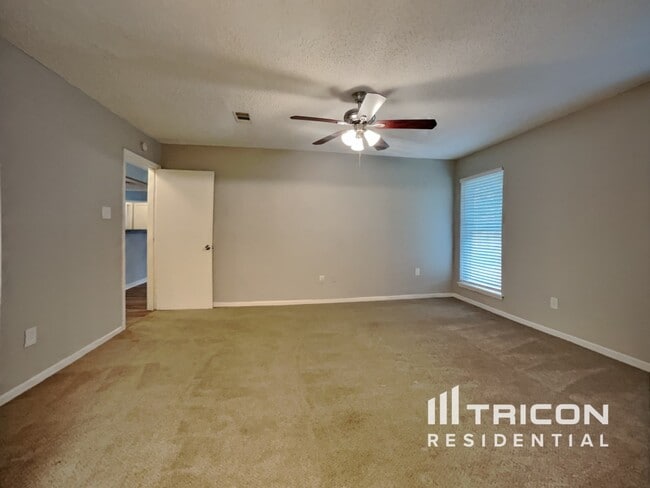 Building Photo - 3434 Deer Valley Dr