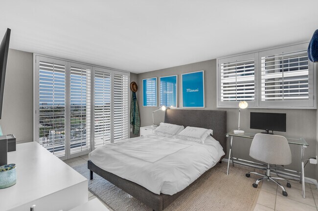 Building Photo - 1228 West Ave