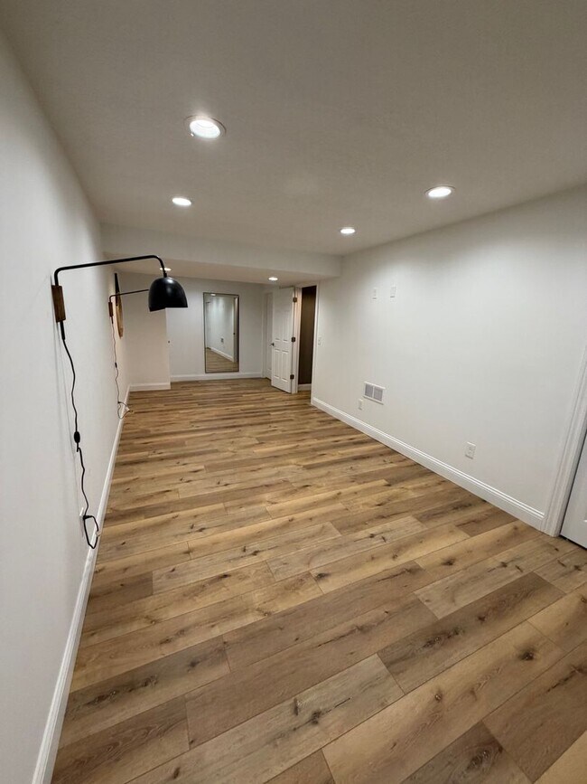 Building Photo - COMMINNG SOON - 4 BED 3 1/2 BATH HOUSE