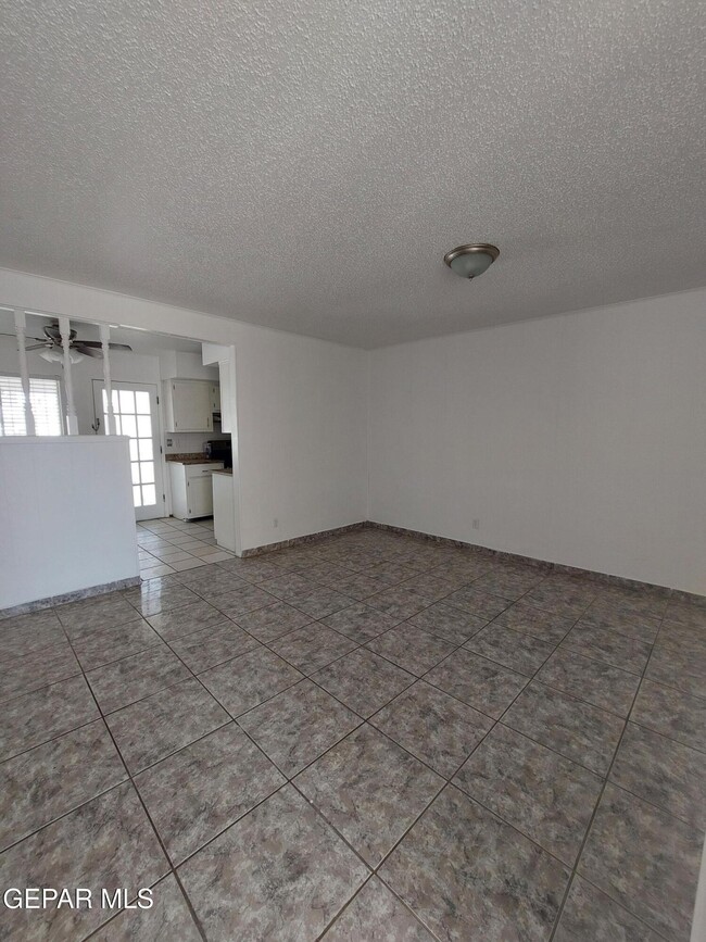 Building Photo - 2212 Cumbre Negra St
