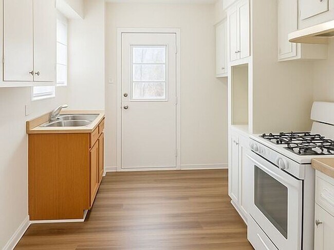 Building Photo - 2 Bedroom Bakersfield Beauty!