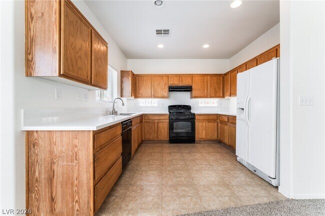 Building Photo - 6758 Lincoln Wood St