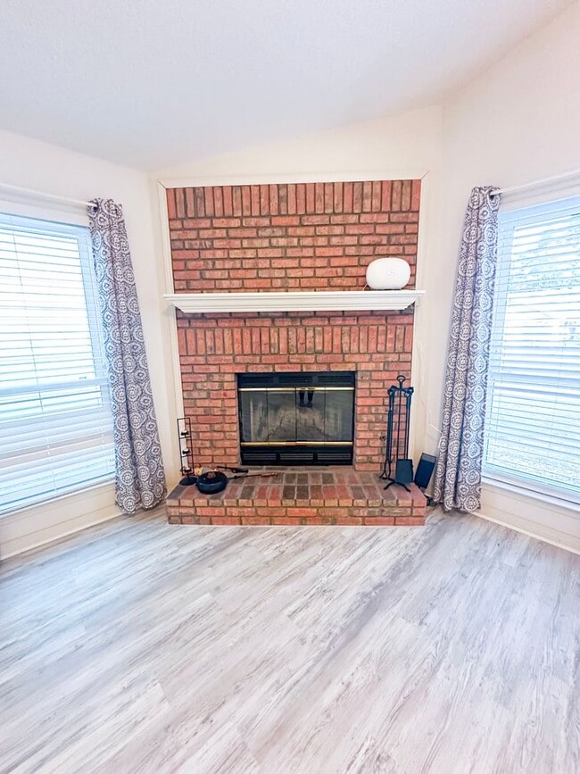 Building Photo - No HOA 3 bedroom home with whole house generator!