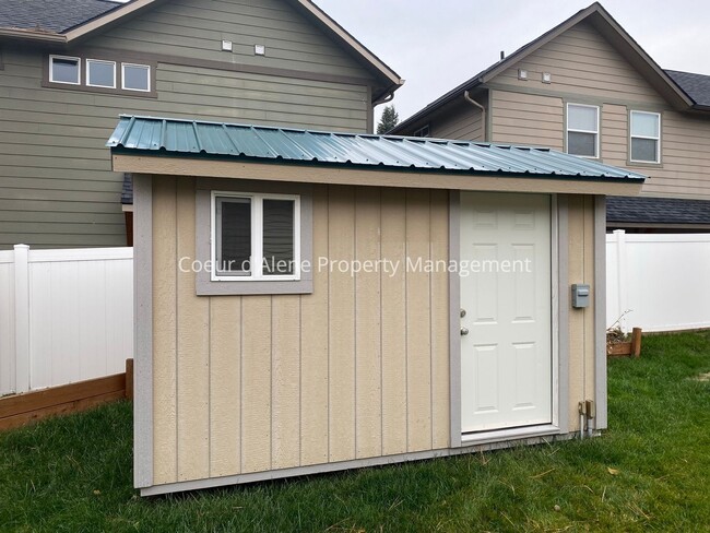 Building Photo - 2 bed, 2 bath house w/ "She-Shed"