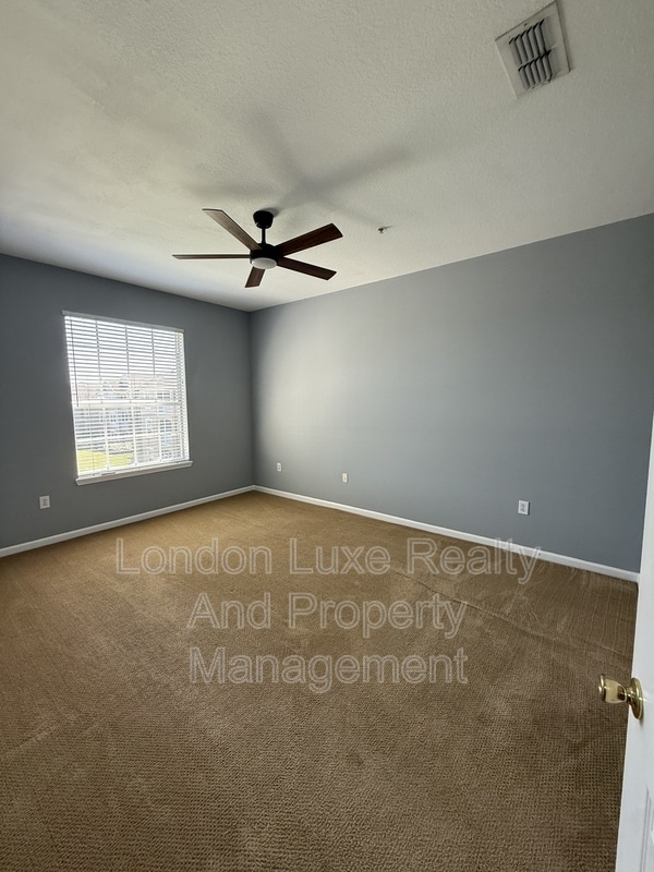 Building Photo - 7990 Baymeadows Rd