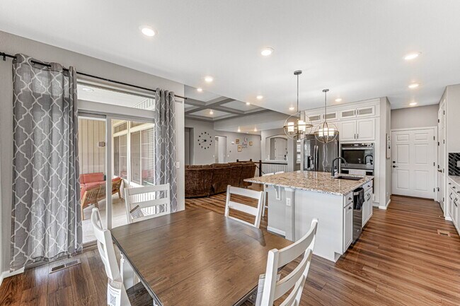 Building Photo - $4,795.00, 5 bed, 3.5 bath located in Denver.