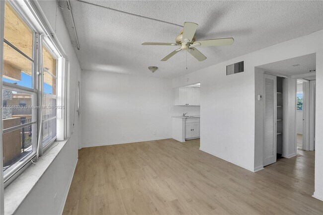 Building Photo - 2145 Pierce St