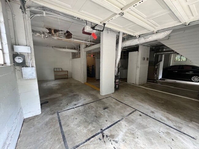 Building Photo - Linden - 1207/1209