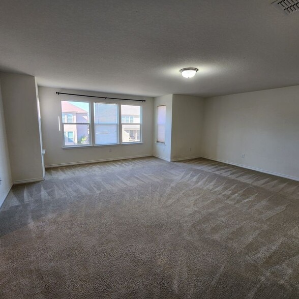 Building Photo - 330 Anchor