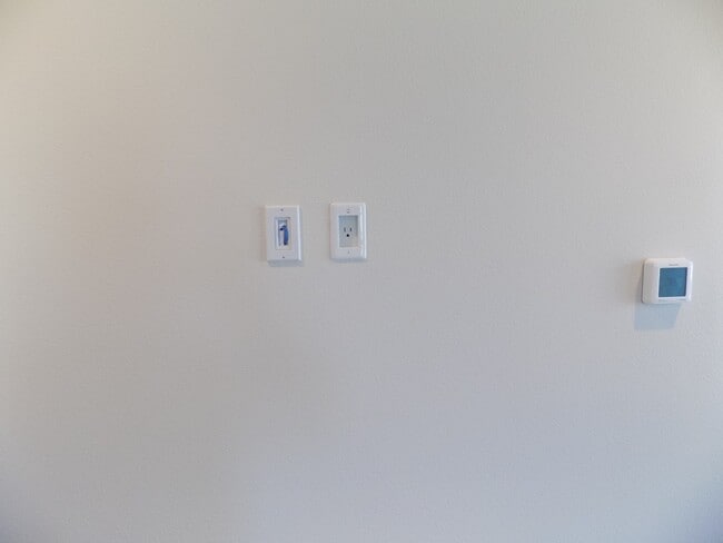 Building Photo - Beautiful 1 Bedroom 1 Bath Condo in Ranch ...