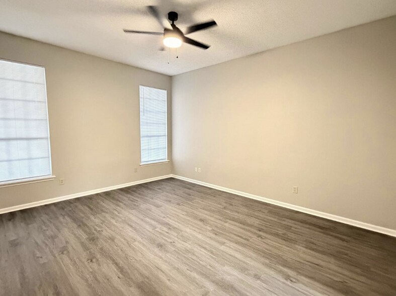 Building Photo - 1930 Hollington Dr