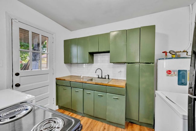 Building Photo - 834 4th Terrace W