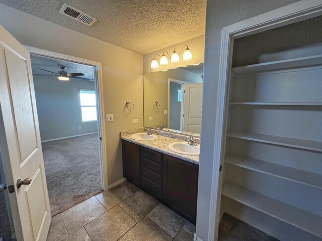 Building Photo - 8901 Eagle Hills Dr NW