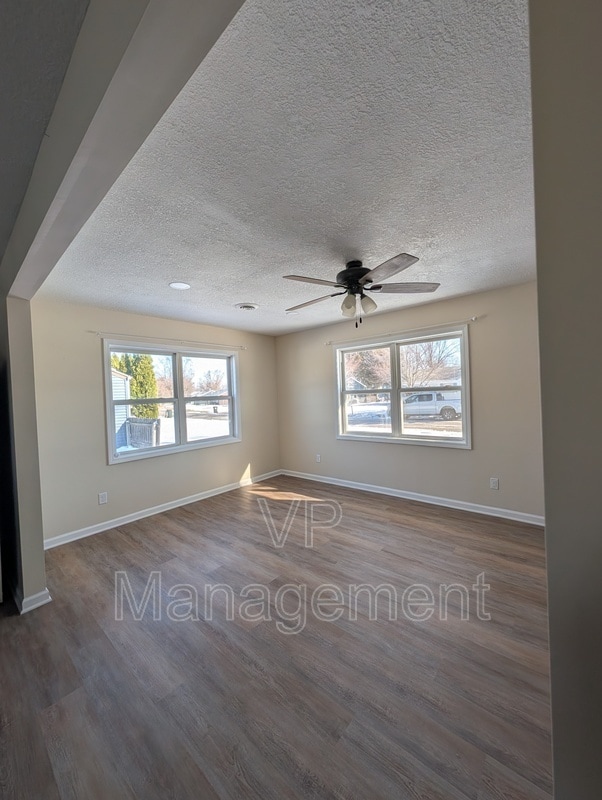 Building Photo - 6904 N Pine St