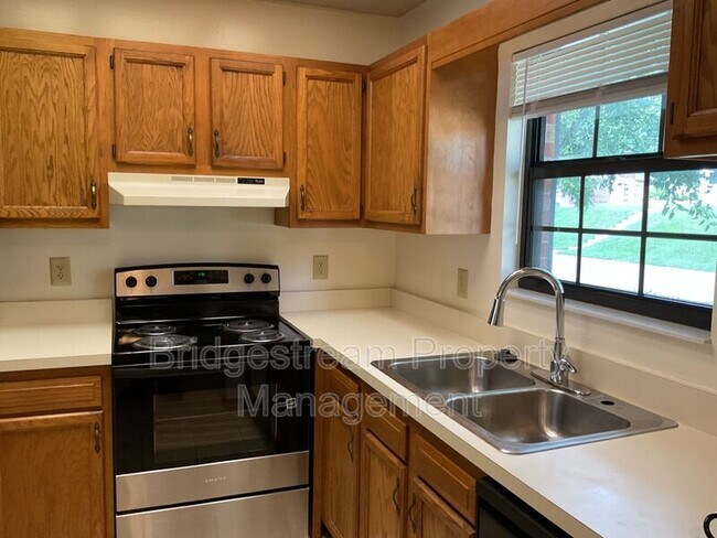 Building Photo - 4595 Burchdale St