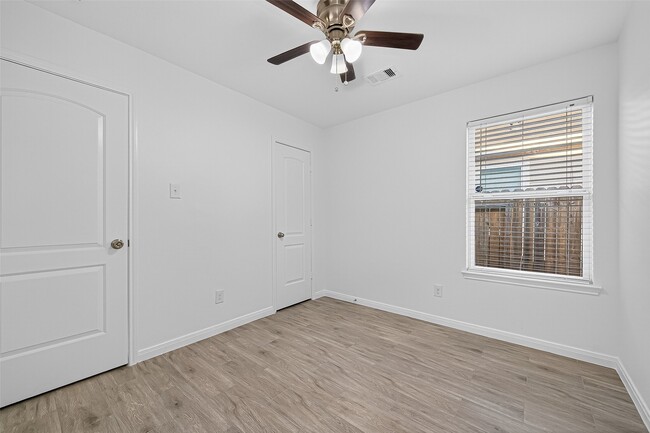 Building Photo - 6009 Cypress Ln